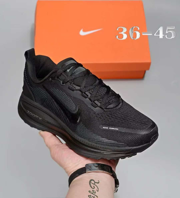 NIKE VOMERO18 BLACK 42